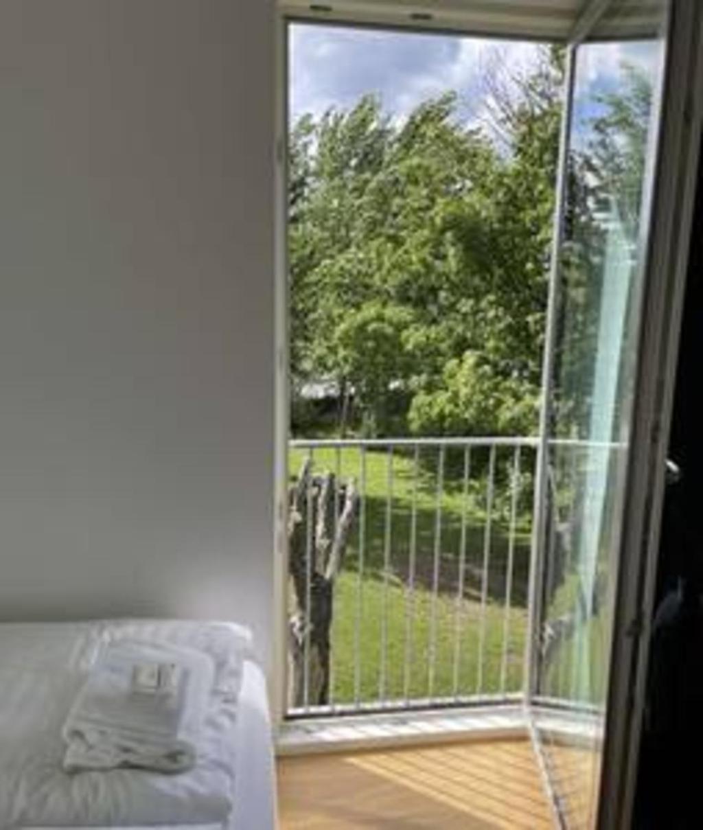 Three Floors - With Four Br In The Appartement