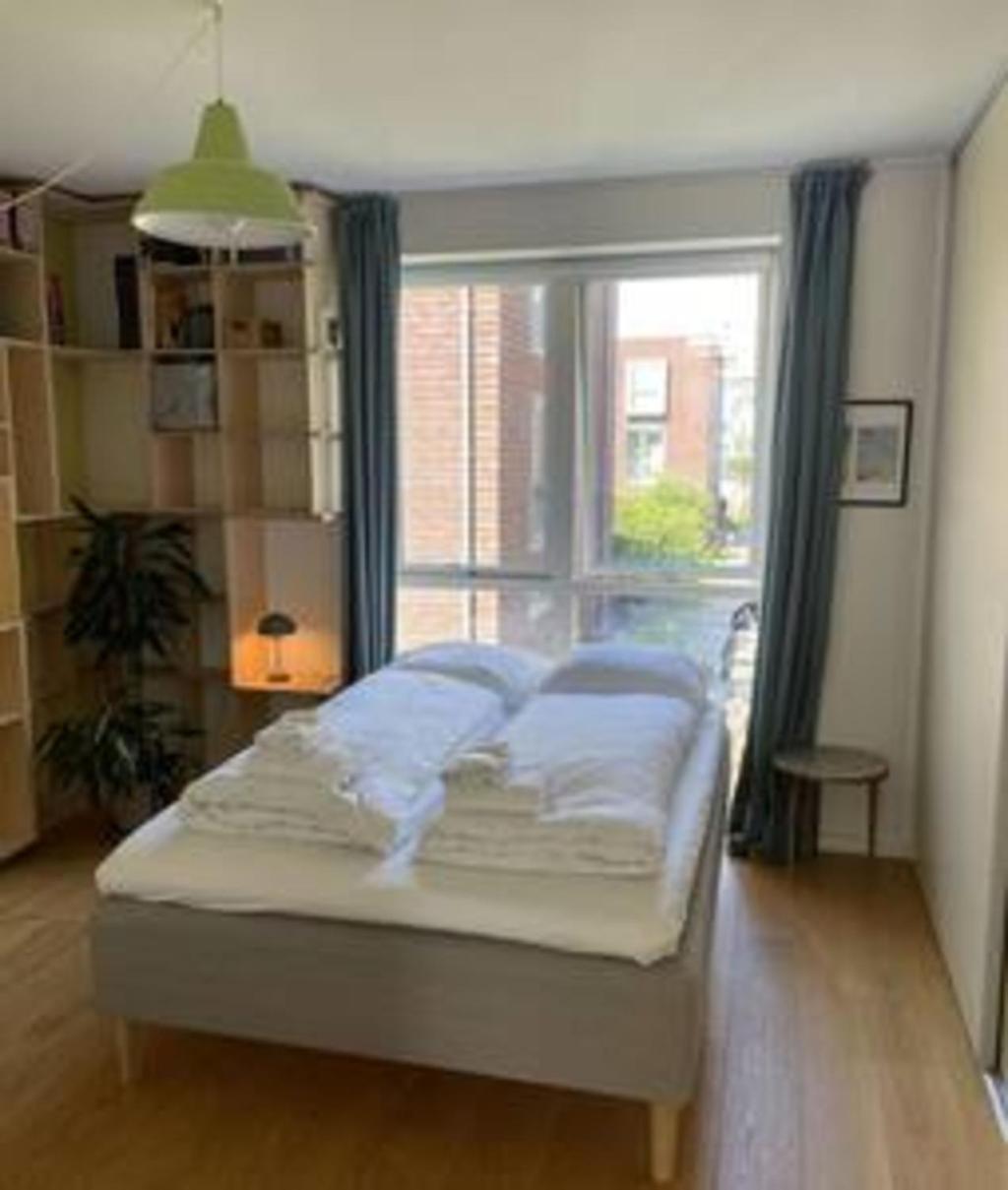 Three Floors - With Four Br In The Appartement *