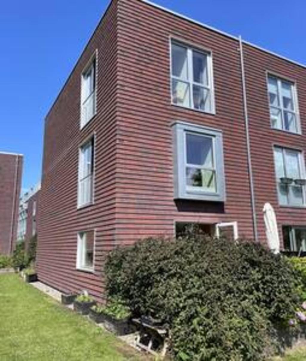 Three Floors - With Four Br In The Appartement