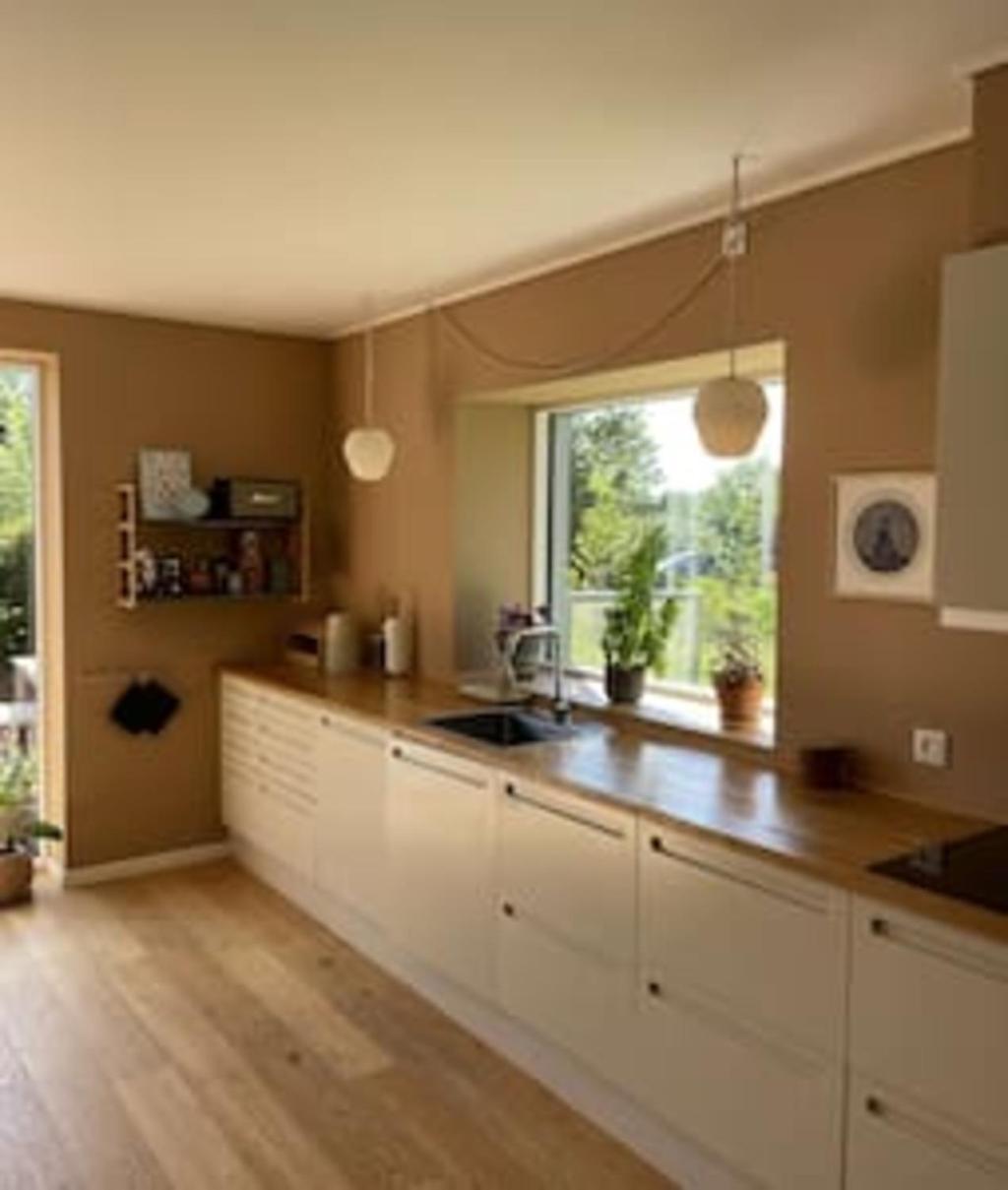 Three Floors - With Four Br In The Appartement *